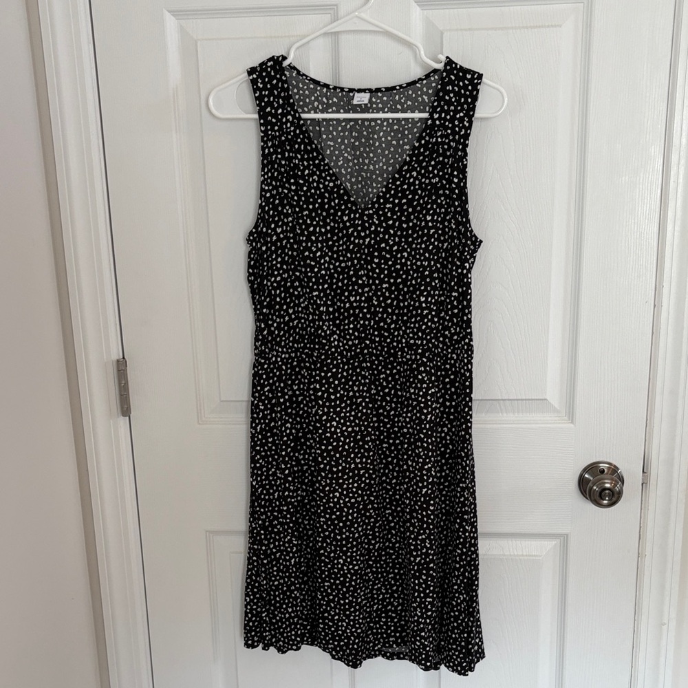 Old Navy Black and White Sleeveless Midi Dress